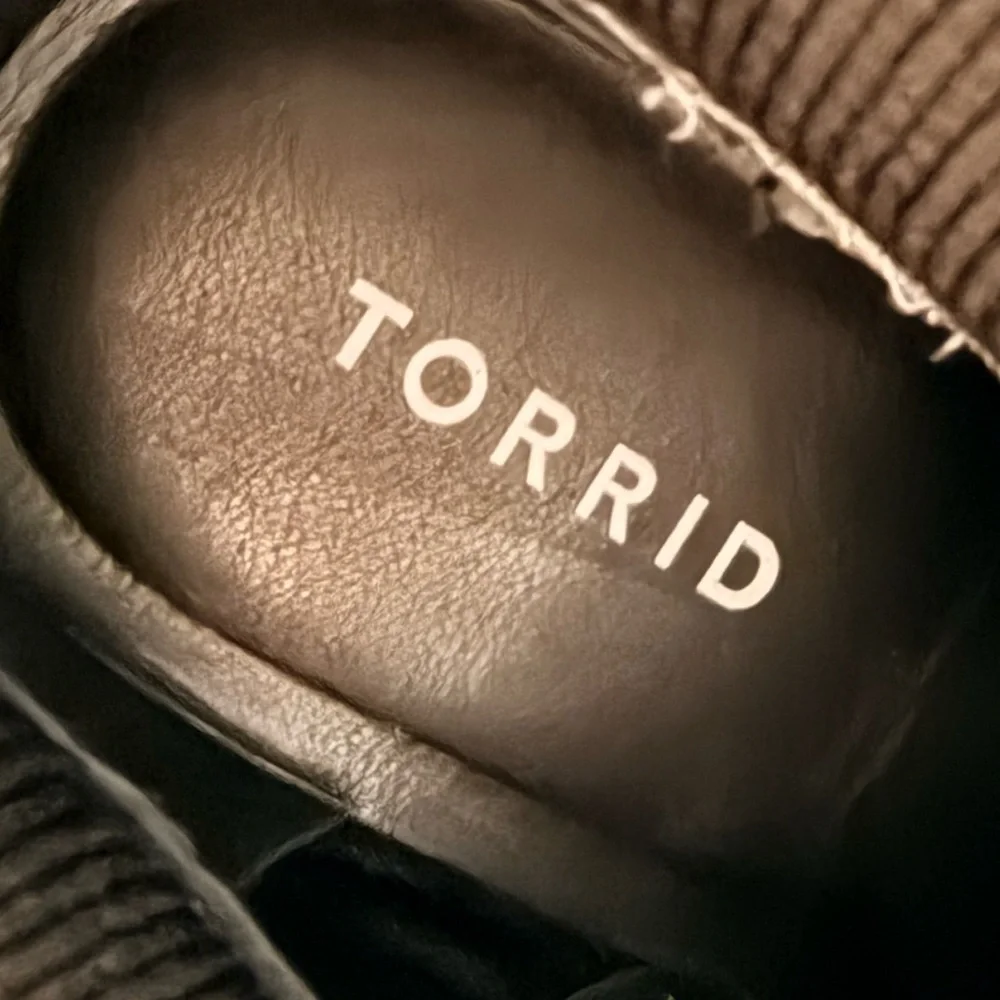 NWT Torrid Red Rhinestone Slouch Boots Size 10W Wide Pointed Toe Kitten Heel - Picture 10 of 11